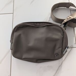 lululemon athletica Everywhere Belt Bag 2L